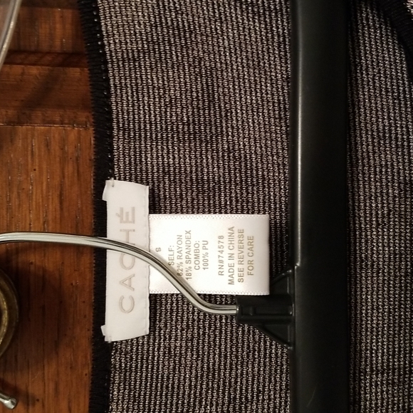 Cache skirt suits ,size small - Picture 2 of 6